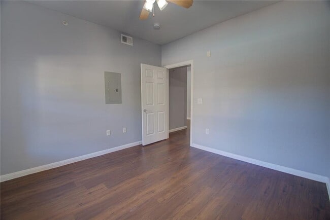 Building Photo - 2320 Gracy Farms Ln