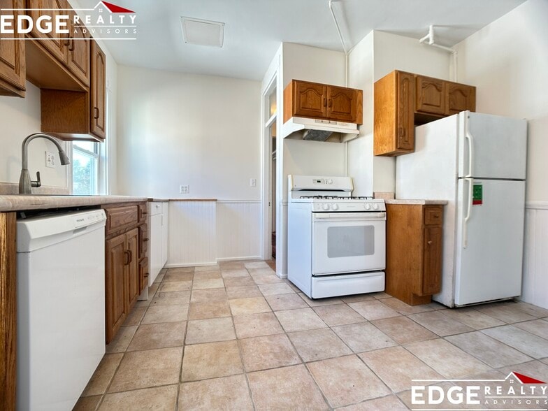 Building Photo - 80 Fairbanks St