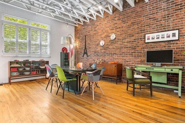 Building Photo - 230 Bradberry St SW