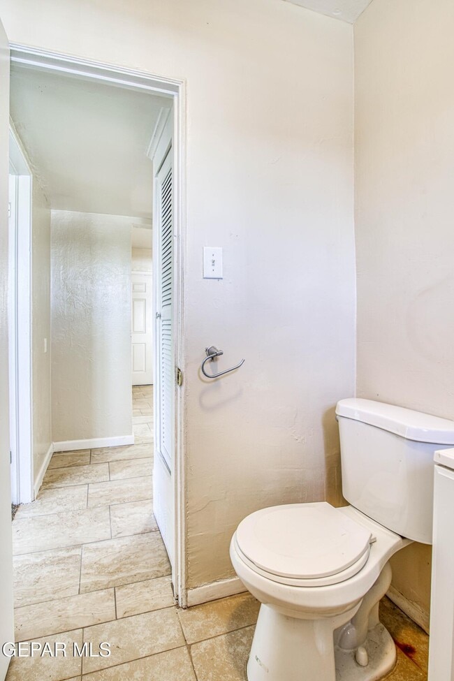 Building Photo - 1611 N Kansas St