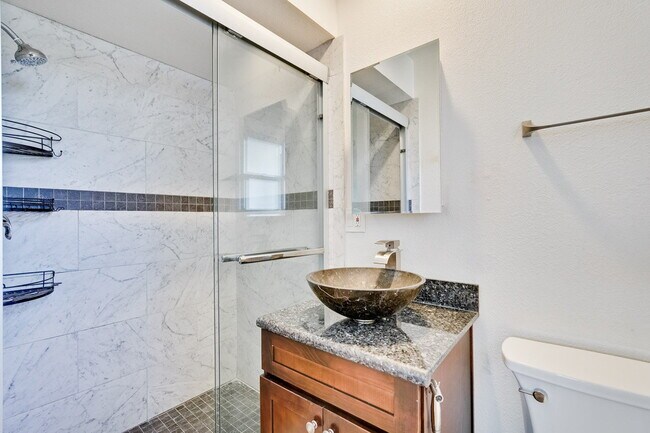 Building Photo - Updated 3BR/2BA Home with Great Schools and Convenient Location