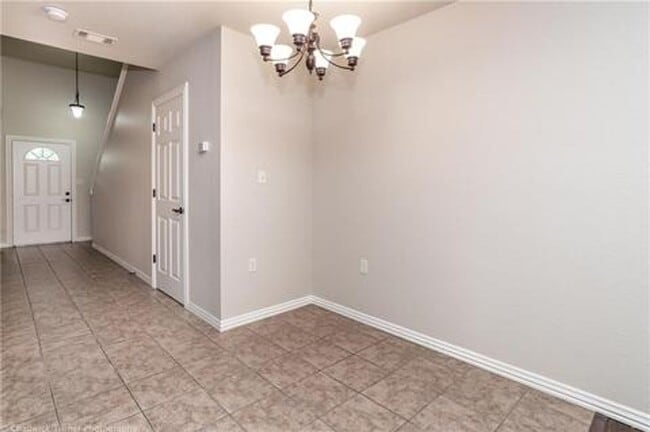 Building Photo - 2 Bedroom Condo 6 Minutes from UofA! Prime location in quiet neighborhood!