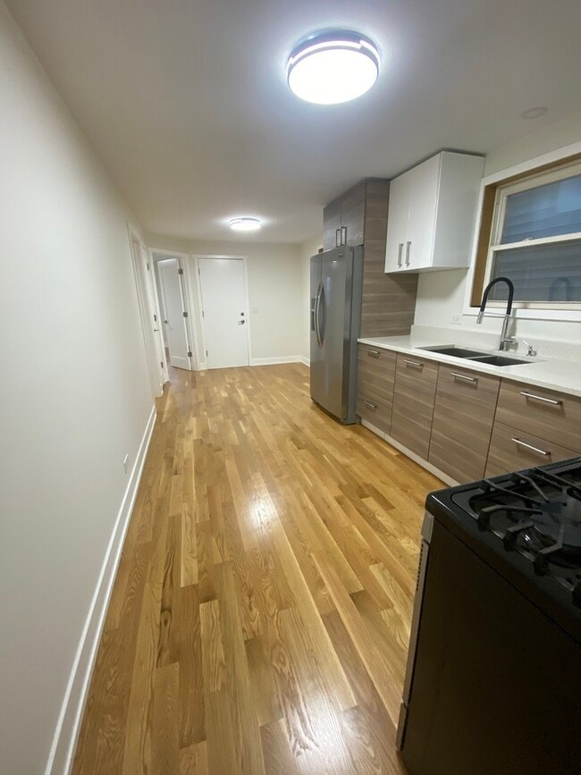 Building Photo - 3270 N Elston Ave