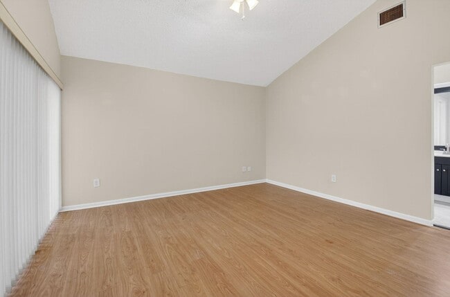 Building Photo - 6130 Aloma Ln