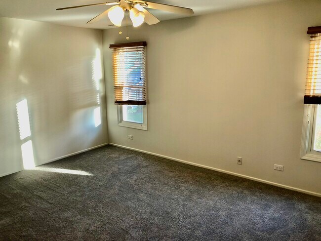 Building Photo - 1426 Clairmont Ct
