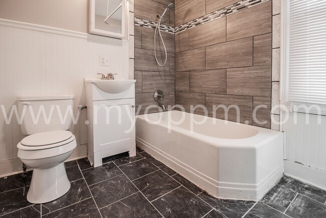 Building Photo - 2 Bed / 1 Bath House - 30th & Seward