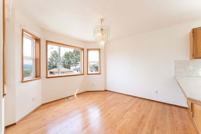 Building Photo - 8843 39th Ave S