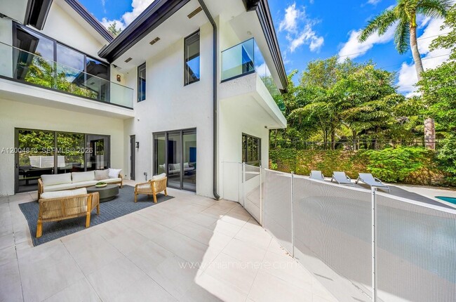 Building Photo - 3900 Douglas Rd