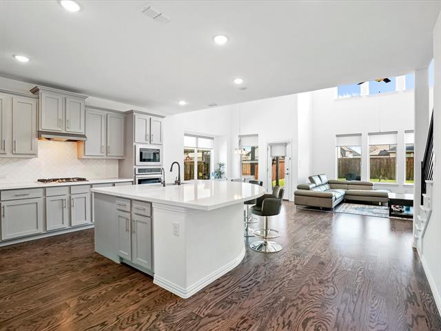 Building Photo - 5604 Crestview Dr