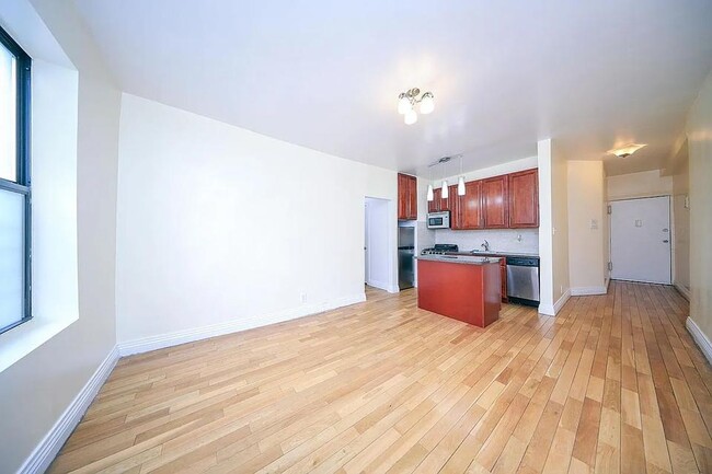 Building Photo - 2950 Ocean Ave