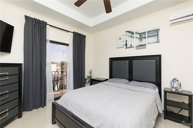 Building Photo - 25 Ebony Ave