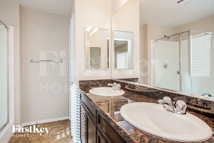 Building Photo - 121 Country River Ave