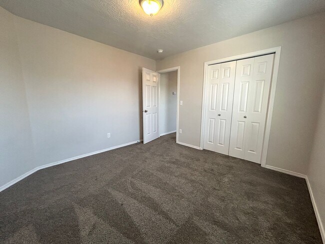 Building Photo - Discover Tranquil Living at Ariposa Park: 4BR, 2.5BA Home