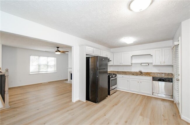 Building Photo - 2470 Cambridge Hills Rd