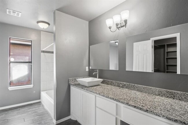 Building Photo - 2817 Green Canyon Dr