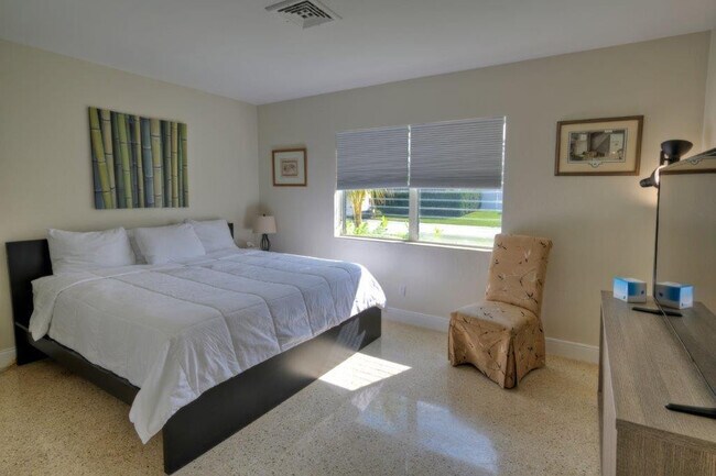 Building Photo - 3201 NE 23rd St