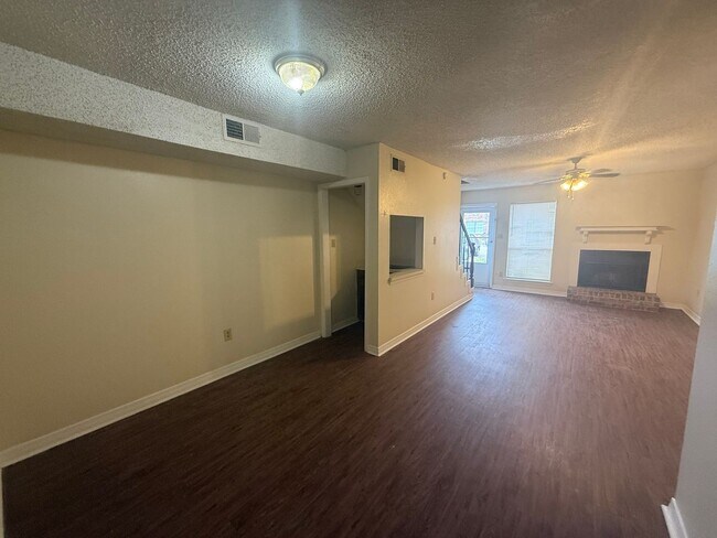 Building Photo - 3033 Toulon Dr