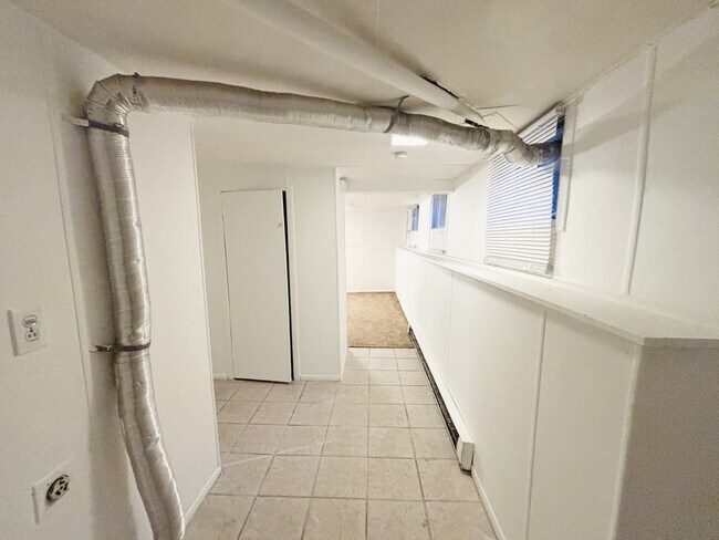 Building Photo - 925 Wilson Ave S