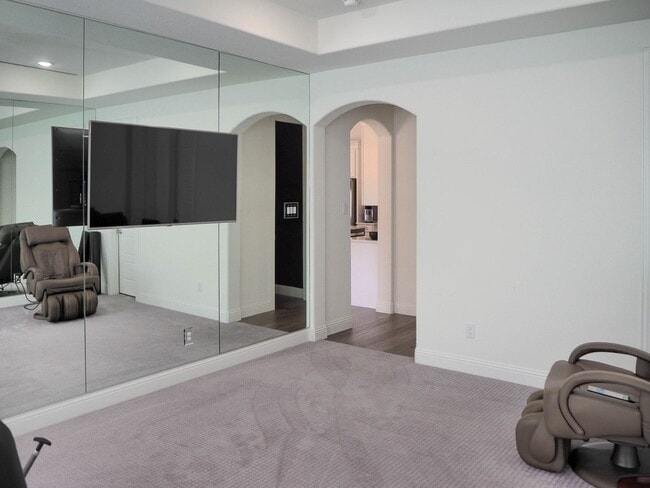 Building Photo - 1310 Sunflower Ave