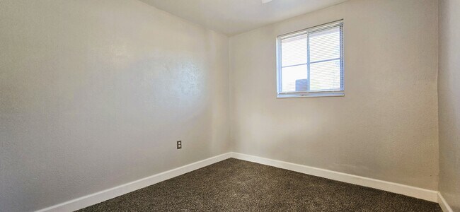 Building Photo - 2136 Bouyer St