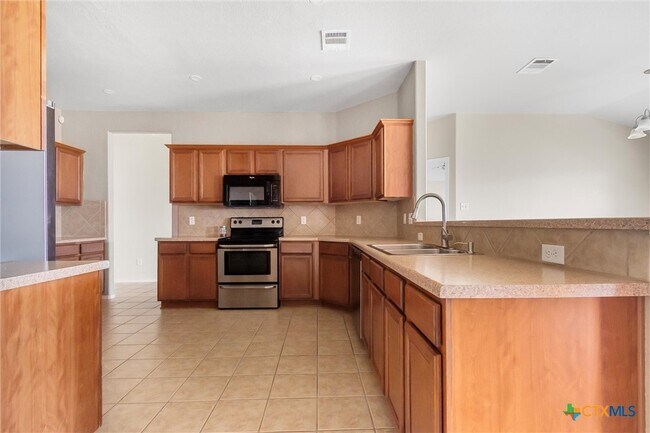 Building Photo - 200 Memory Ln