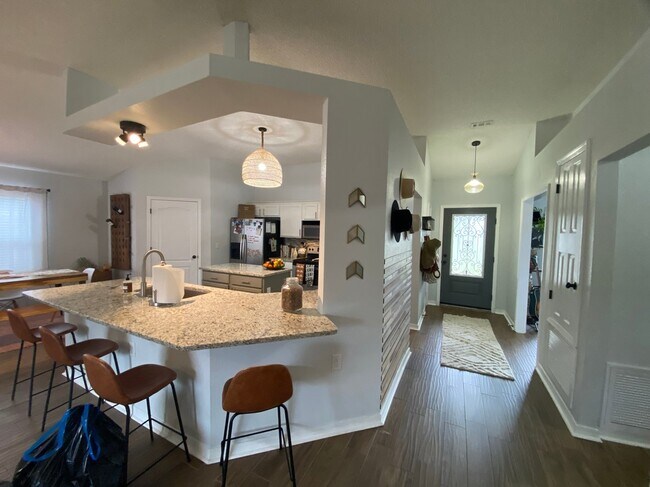 Building Photo - 6486 Surfside Cove
