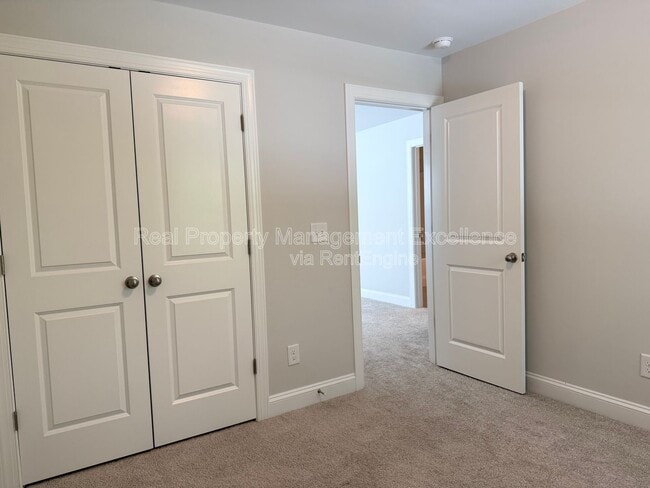 Building Photo - 540 Barrington Row Ave