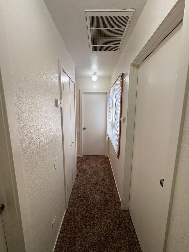 Building Photo - 3 Bedroom Home located in Westgate Neighbo...