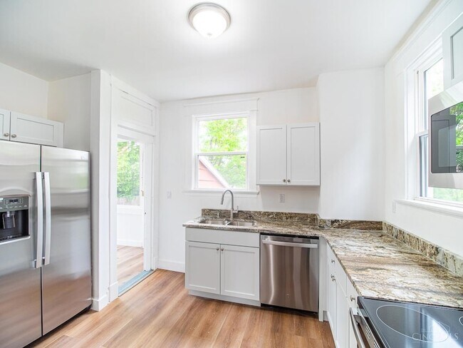 Building Photo - 2408 Highland Ave