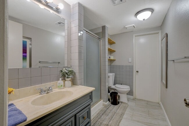 Building Photo - Cozy 2-Bedroom Unit in Prime Las Vegas Loc...