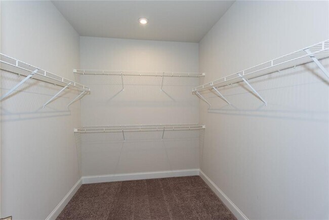 Building Photo - 5015 Montes Ln