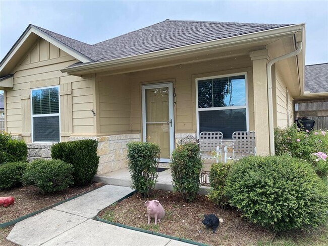 Building Photo - 1017 Stewart Dr