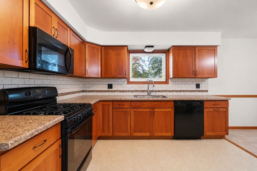 Building Photo - 3622 Rolling Hill Dr