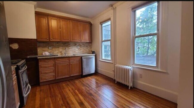 Building Photo - 476 Gregory Ave