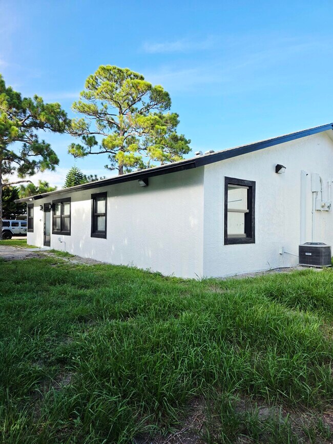Building Photo - 4778 Carver St