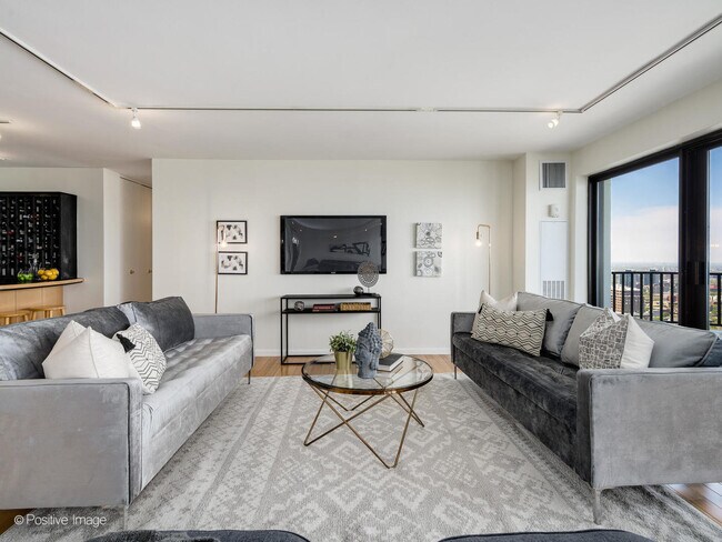 Building Photo - 2020 N Lincoln Park W