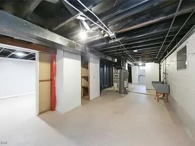 Building Photo - This stunning three-bedroom, two full-bath home was fully remodeled in 2024 and is move-in ready