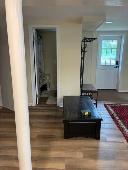 Building Photo - 1006 Willard Dr