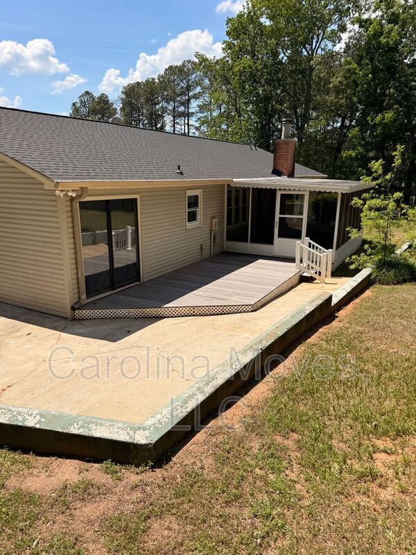 Building Photo - 102 Woodhaven Ct