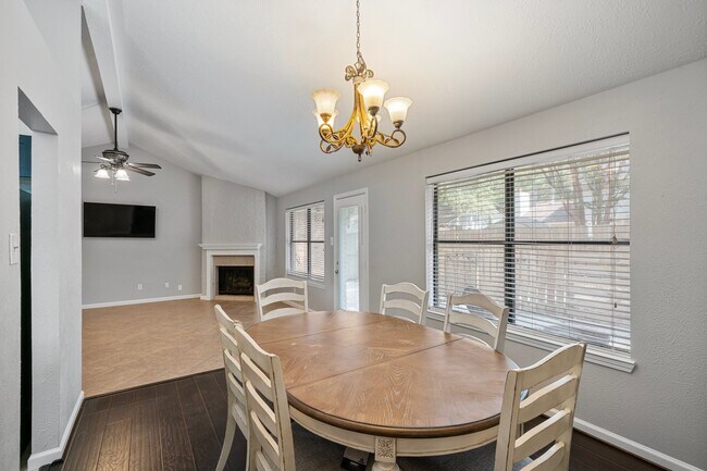 Building Photo - 3318 Golden Willow Dr