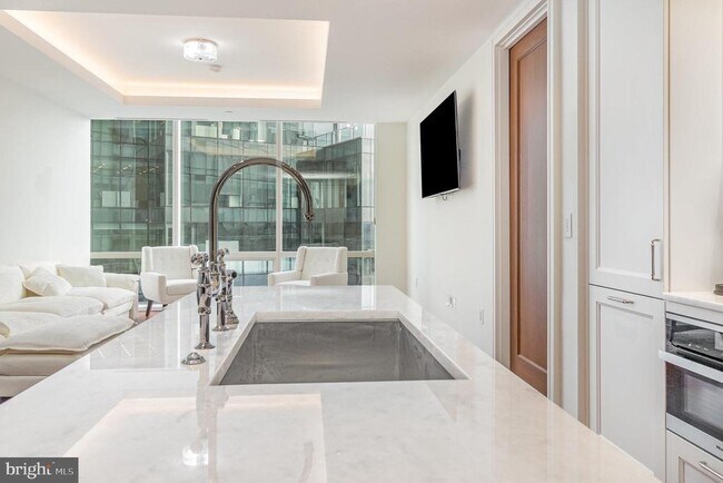 Building Photo - 300 International Drive