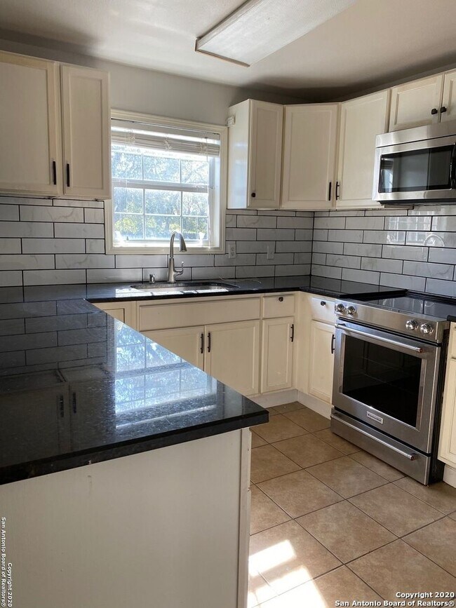 Building Photo - Dinn Drive