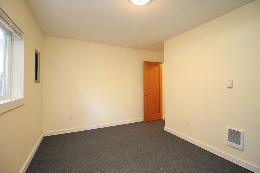 Building Photo - 6214 SE 51st Ave