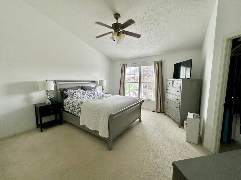 Building Photo - 4019 Village Run Rd