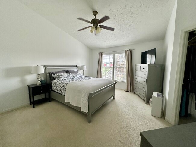 Building Photo - 4019 Village Run Rd