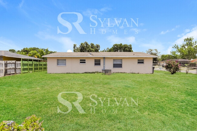 Building Photo - Welcome home to this 3 bedroom, 1 bathroom home