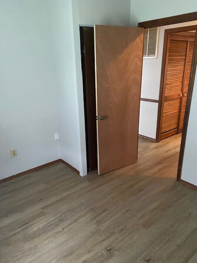 Building Photo - 1328 Bingham Dr