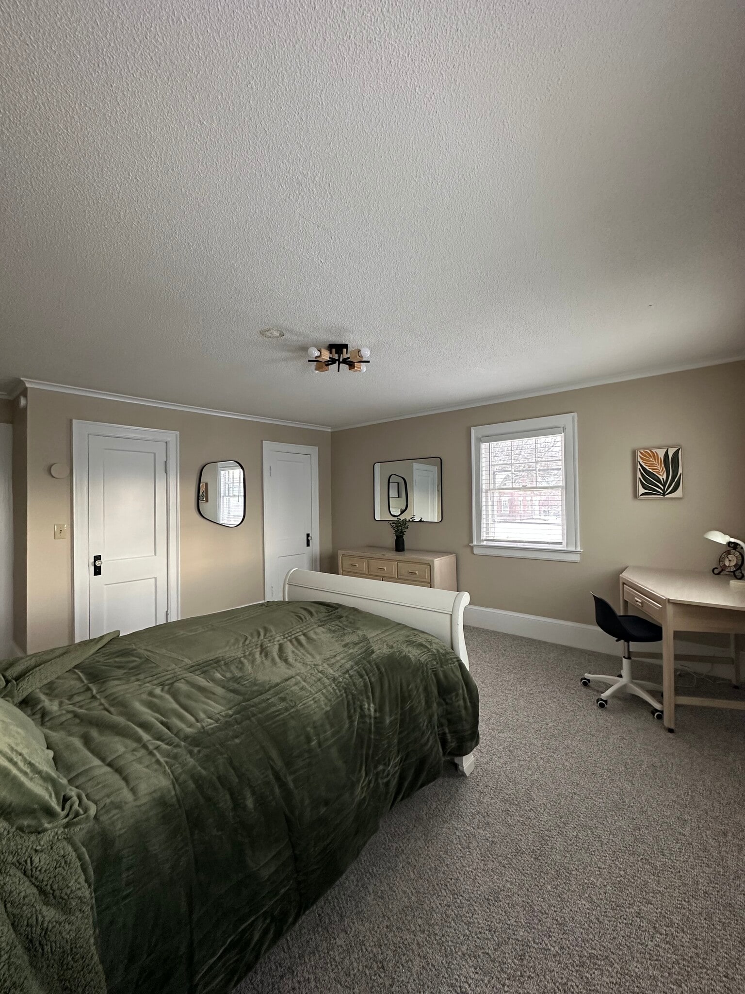 Building Photo - 201 Salt Springs Rd