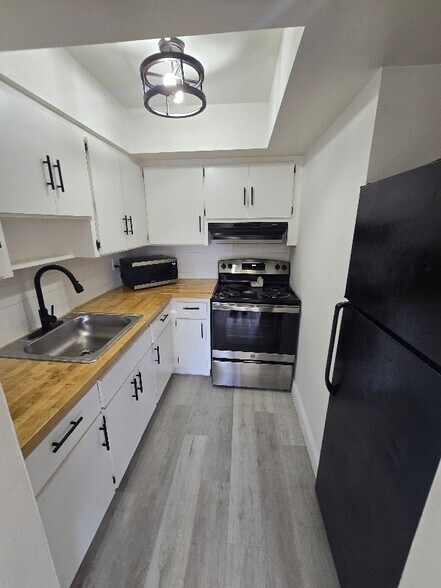 Primary Photo - 212 SE 9th Ave