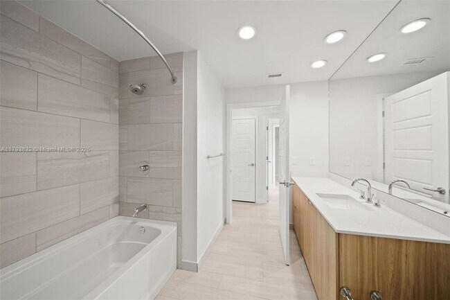 Building Photo - 555 NE 8th St